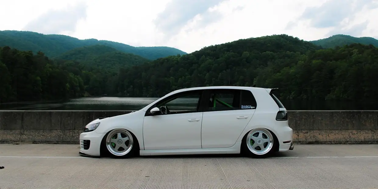 Volkswagen GTI MK6 air suspension